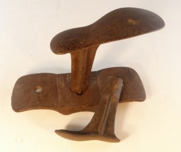 TREPIEDI E MARTELLI DA CALZOLAI Immagine 7