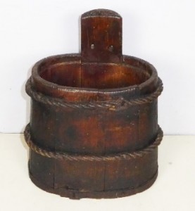 SECCHI IN LEGNO E IN FERRO Immagine 1