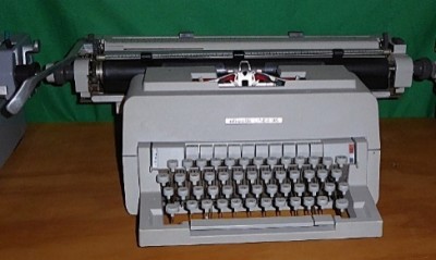 Macchine da scrivere manuali Olivetti, da tavolo e portatili Immagine 19