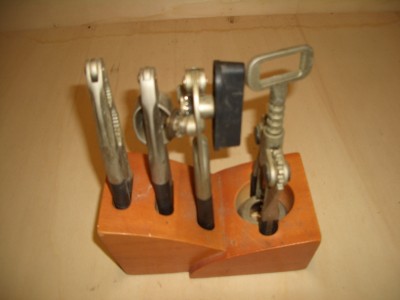 SET MULTISERVIZIO DA CUCINA, SCHIACCIANICI, APRISCATOLE, ... Immagine 1