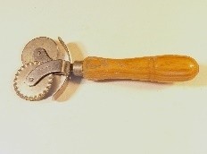 SET PER SFOGLIA, RASCHIETTO, ROTELLA TAGLIA STRISCE, ... Immagine 11