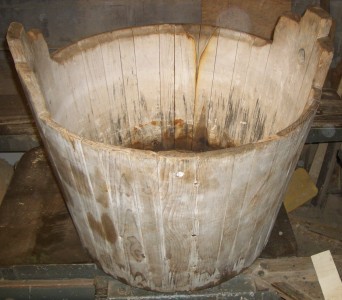 ATTREZZI PER BUCATO, BIGONCI, ASSI, NAVAZZE E MOLLETTE Immagine 1