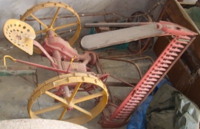 ATTREZZI AGRICOLI A TRAINO ANIMALE, FALCIATRICI, ... Immagine 1