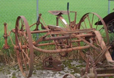 ATTREZZI AGRICOLI A TRAINO ANIMALE, FALCIATRICI, ... Immagine 2