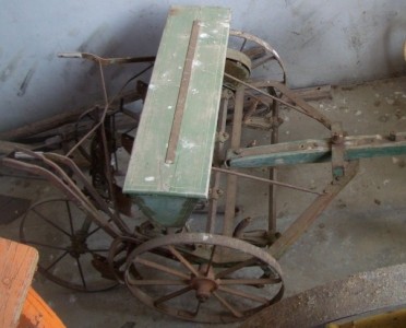 ATTREZZI AGRICOLI A TRAINO ANIMALE, FALCIATRICI, ... Immagine 4