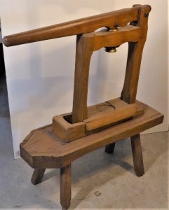 TAPPATRICI PER BOTTIGLIE CON STRUTTURA IN LEGNO Immagine 10