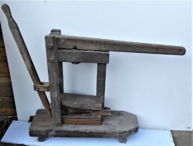 TAPPATRICI PER BOTTIGLIE CON STRUTTURA IN LEGNO Immagine 9