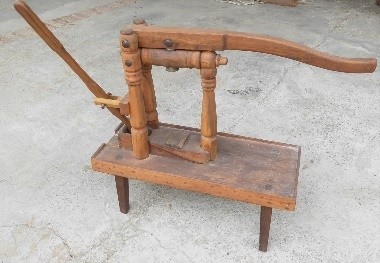 TAPPATRICI PER BOTTIGLIE CON STRUTTURA IN LEGNO Immagine 8