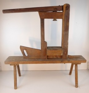 TAPPATRICI PER BOTTIGLIE CON STRUTTURA IN LEGNO Immagine 4