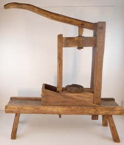 TAPPATRICI PER BOTTIGLIE CON STRUTTURA IN LEGNO Immagine 5