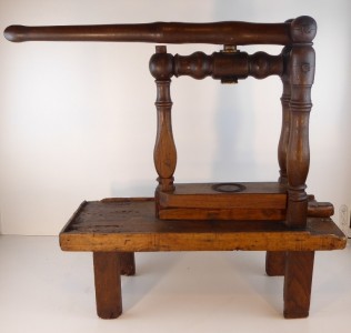 TAPPATRICI PER BOTTIGLIE CON STRUTTURA IN LEGNO Immagine 6