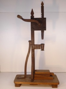 TAPPATRICI PER BOTTIGLIE CON STRUTTURA MISTA Immagine 2