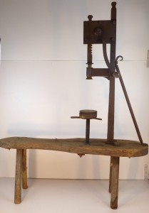 TAPPATRICI PER BOTTIGLIE CON STRUTTURA MISTA Immagine 3