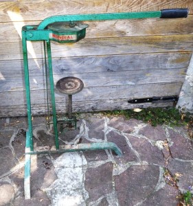 TAPPATRICI PER BOTTIGLIE CON MATRICE A GANASCE Immagine 9