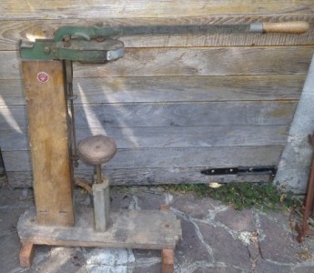 TAPPATRICI PER BOTTIGLIE CON MATRICE A GANASCE Immagine 10